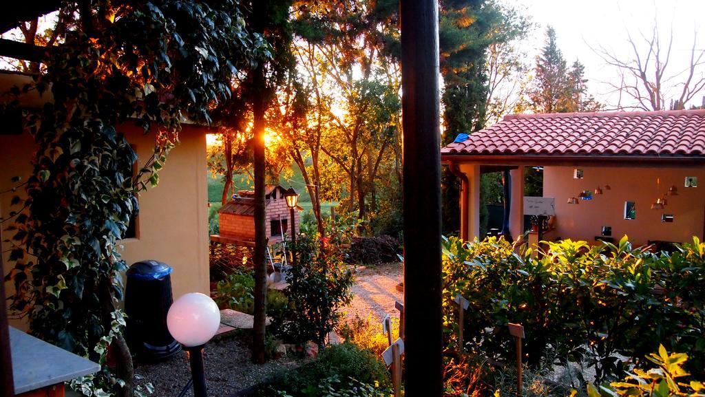 Agriturismo La Terra Valiano Exterior foto